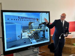 Wir heben ab - Lufthansapilot Herr Littfin berichtet von seiner Arbeit