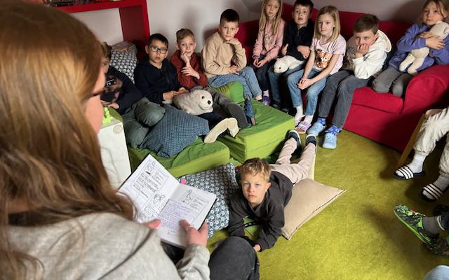 Vorlesen verbindet: Deutsch- SchülerInnen des WWG zu Gast